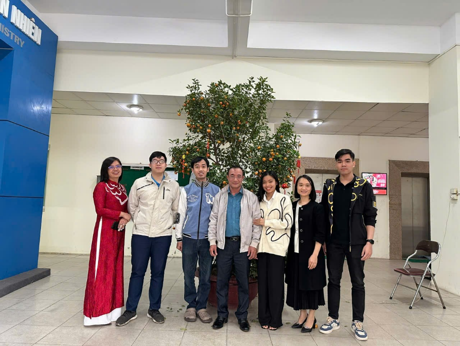 nhóm_ngiên_cứu.png