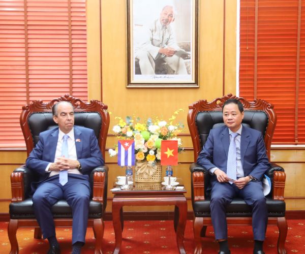 Lãnh đạo Viện Hàn lâm Khoa học và Công nghệ Việt Nam tiếp và làm việc với Đại sứ cộng hòa Cuba tại Việt Nam