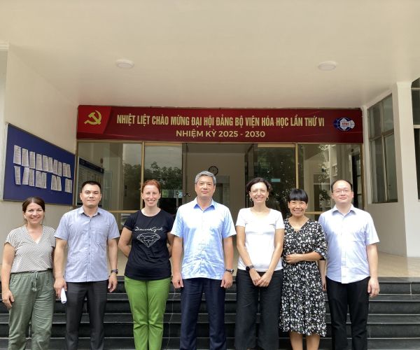 Các nhà khoa học Viện Khoa học và Công nghệ Hóa học Giulio Natta - Italy thăm và làm việc tại Viện Hóa học