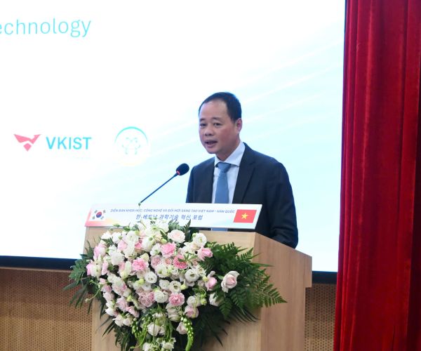 Lấy bài toán công nghệ làm trung tâm, gắn kết nghiên cứu với ứng dụng