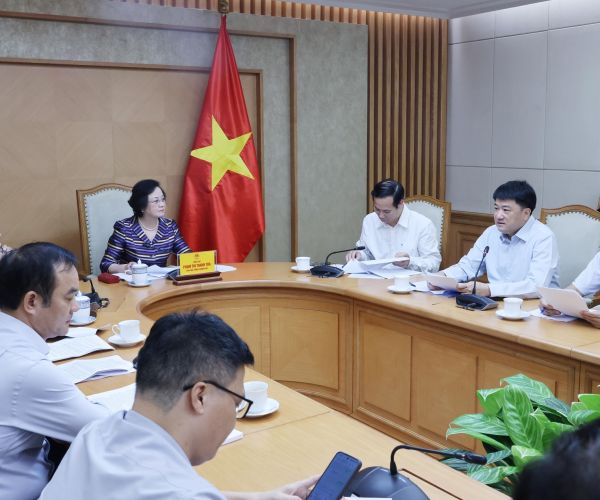 Viện Hàn lâm Khoa học và Công nghệ Việt Nam báo cáo Phó Thủ tướng Chính phủ Phạm Thị Thanh Trà về công nghệ giám định ADN hiện đại phục vụ xác định danh tính hài cốt liệt sĩ