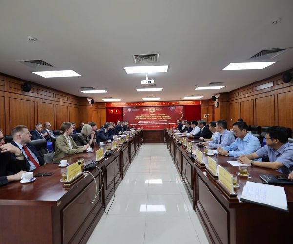 Thứ trưởng Bộ Khoa học và Giáo dục Đại học, Liên bang Nga thăm và làm việc với Viện Hàn lâm Khoa học và Công nghệ Việt Nam