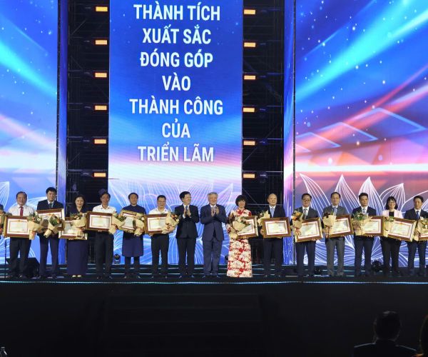 Viện Hàn lâm Khoa học và Công nghệ Việt Nam vinh dự nhận Bằng khen của Thủ tướng Chính phủ tại Triển lãm Thành tựu Đất nước 80 năm