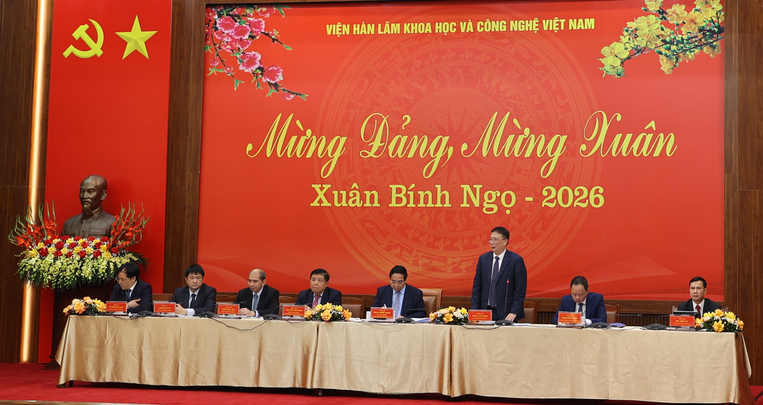 thutuongchuctetvalamviec