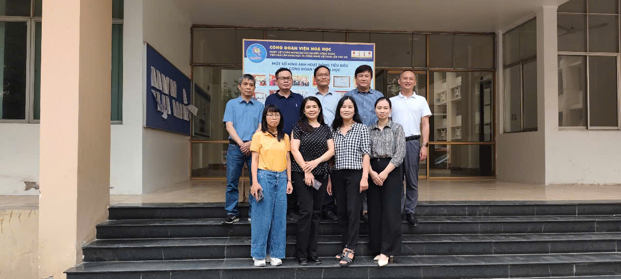 ảnh_tập_thể_phòng_HCSH_2.jpg